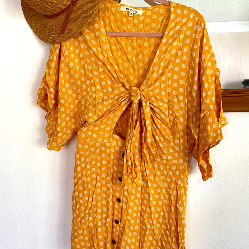Cute RIP CURL tie knot cut out short sleeve sundress